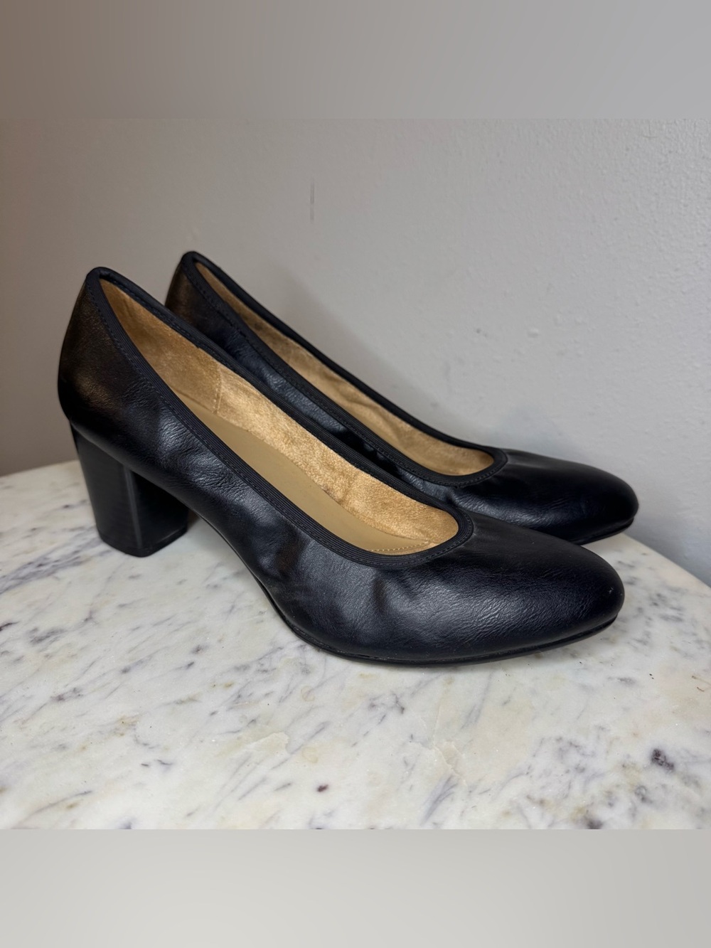 Naturalizer Heels Size 7 M black Vegan Leather shoes